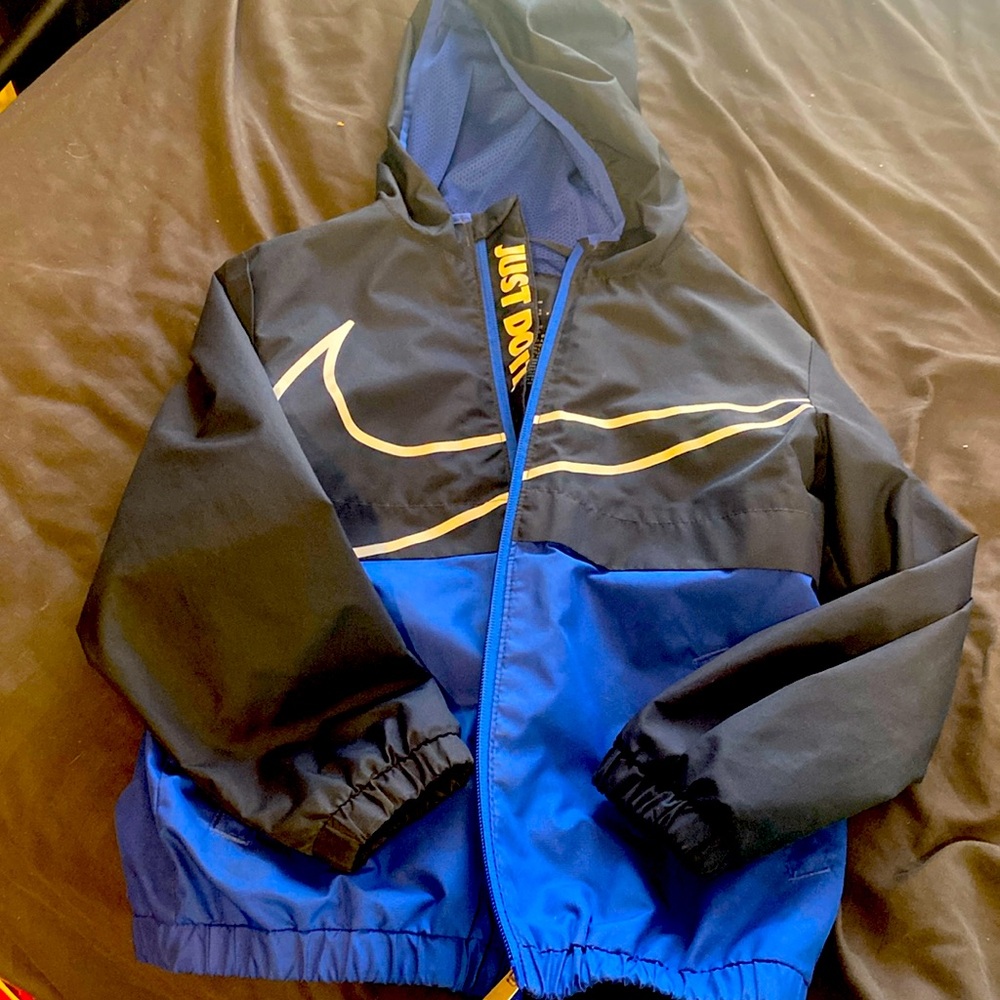 Child’s Nike wind breaker size 5